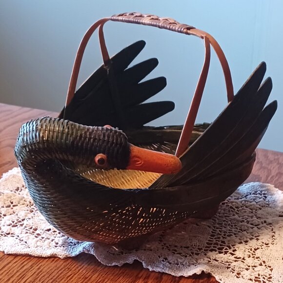 ZHEJIANG Handicrafts Large Green Duck Rattan Wicker Basket MCM - Picture 2 of 8